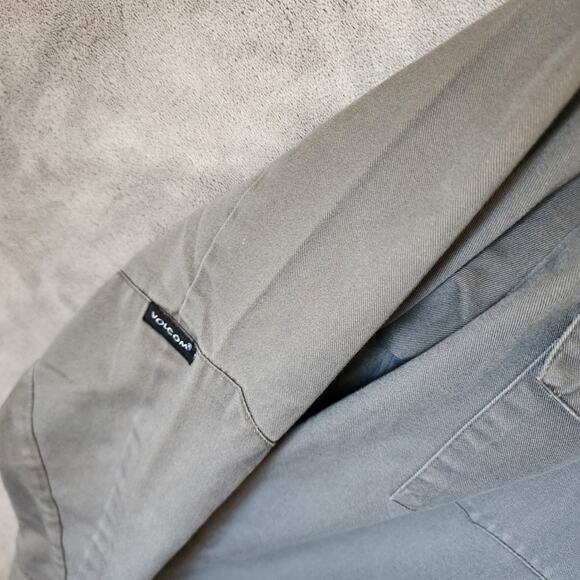 Volcom Men's Medium Gray Long Sleeve Button-Up Shirt Corp Cut Classic Style - Picture 8 of 9